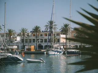 A port on Formentera. The Playa de ses Illetes is another good starting point for the Caribbean in Europe.